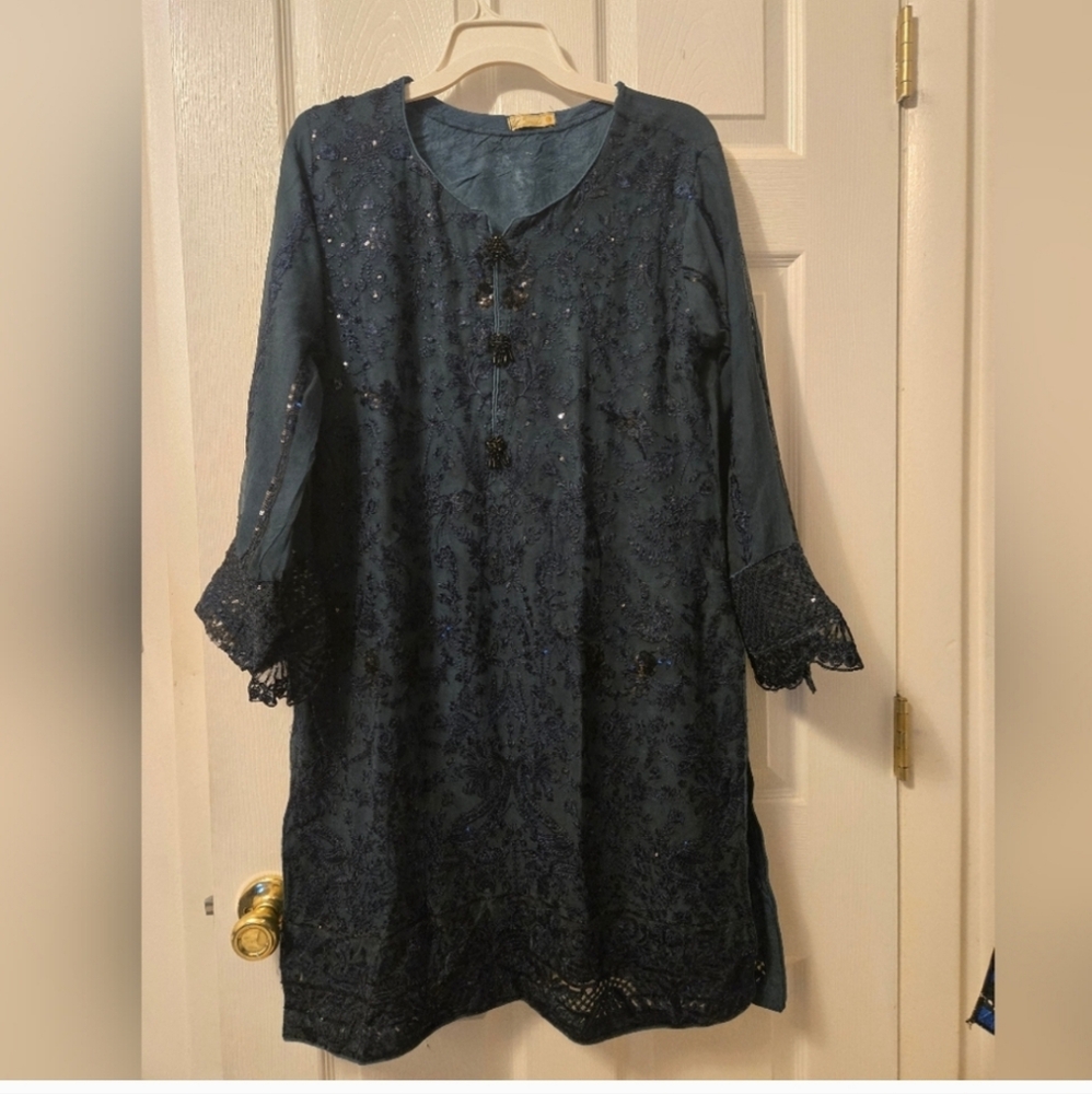 Elegant Emerald Green & Black Chiffon 3 Piece Embroidered Salwar Kameez